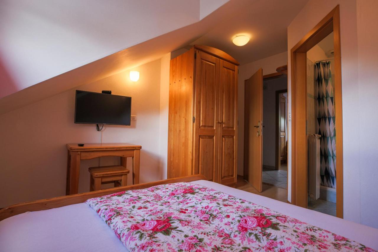 Вилла Domacija Malnarjevi Villa Slavina Экстерьер фото