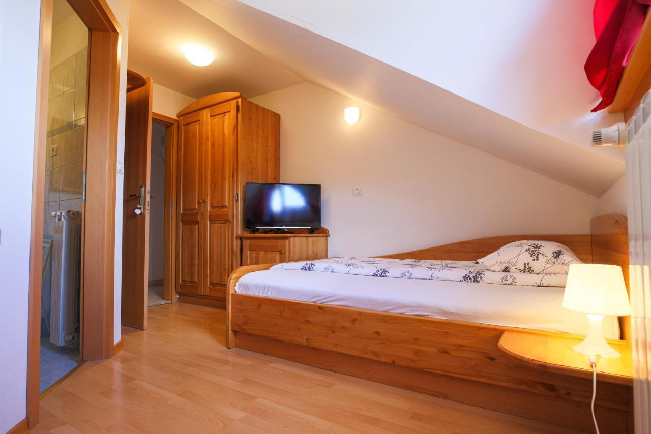 Вилла Domacija Malnarjevi Villa Slavina Экстерьер фото