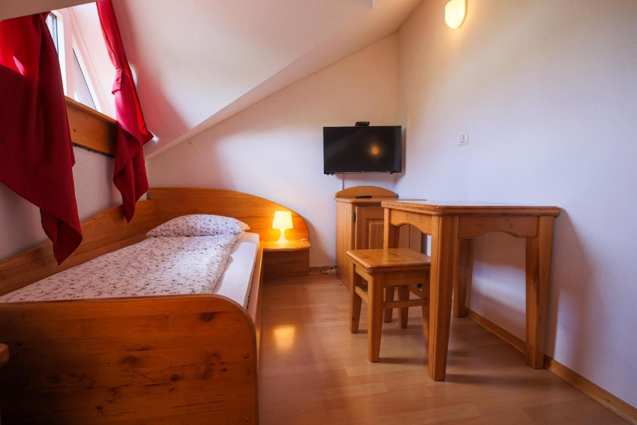 Вилла Domacija Malnarjevi Villa Slavina Экстерьер фото