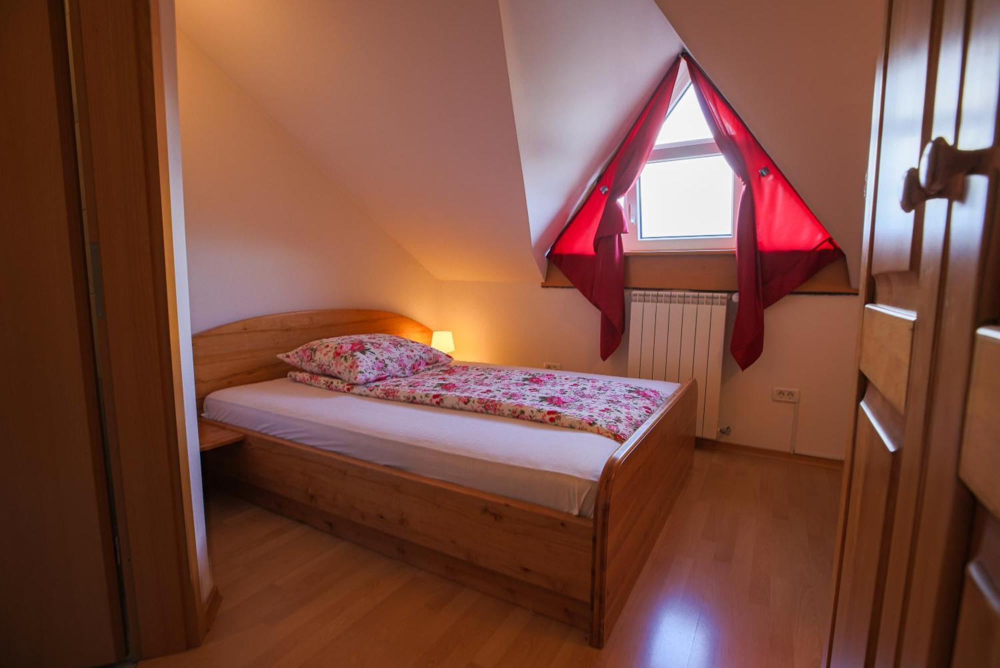 Вилла Domacija Malnarjevi Villa Slavina Экстерьер фото
